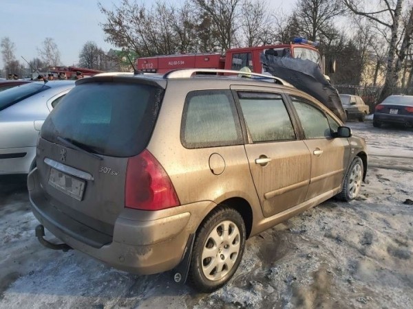 В Барановичах на автостоянке загорелся автомобиль «Пежо-307» В Барановичах на автостоянке загорелся автомобиль «Пежо-307»