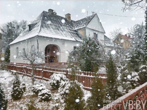 Первый снег нового года превратил обычную прогулку в яркие моменты. Фоторепортаж с улиц Бреста
