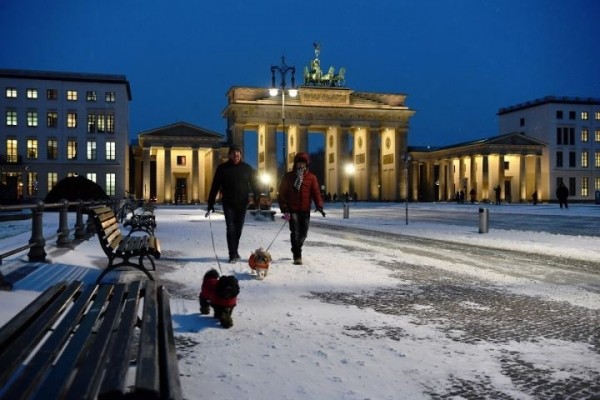 «Сильнейший за последние 10 лет снежный шторм»: Европу завалило снегом, синоптики пугают и небывалыми морозами