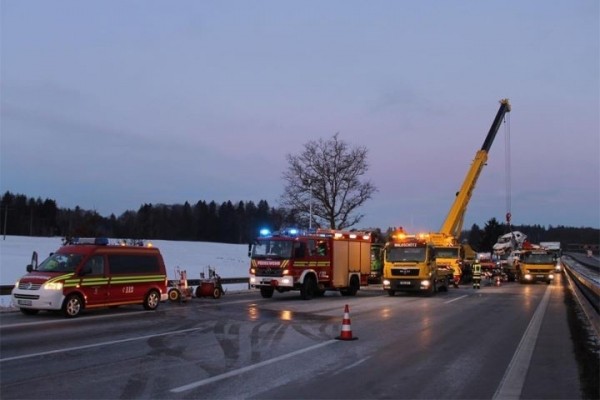 В Баварии сгорели 7 машин на автовозе, которые вез белорус