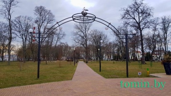 Весна в городском саду Бреста