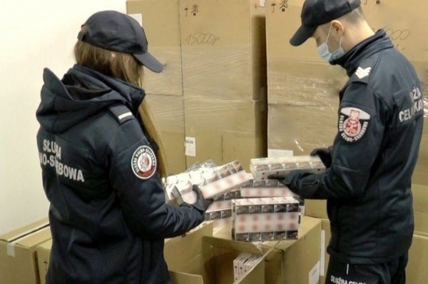 «2,5 млн долларов». Очередная фура с контрабандными сигаретами из Беларуси задержана в Польше «2,5 млн долларов». Очередная фура с контрабандными сигаретами из Беларуси задержана в Польше