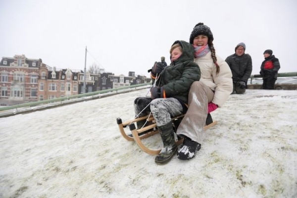 «Сильнейший за последние 10 лет снежный шторм»: Европу завалило снегом, синоптики пугают и небывалыми морозами