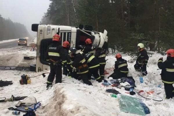 Яблоки из Столина в Брянск не доехали. Водитель в больнице Яблоки из Столина в Брянск не доехали. Водитель в больнице