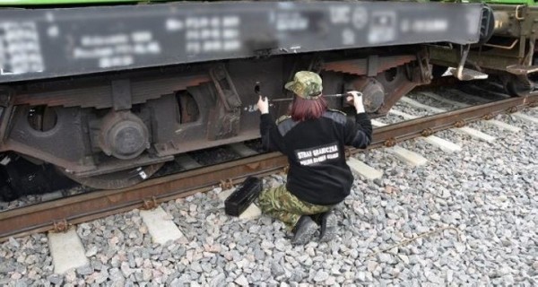 Задержана преступная группа занимавшаяся контрабандой сигарет через границу в поездах Задержана преступная группа занимавшаяся контрабандой сигарет через границу в поездах