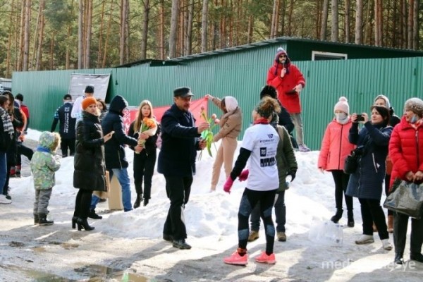Бегуны из Беларуси и Бразилии крутили под Пинском «Великолепную восьмёрку»