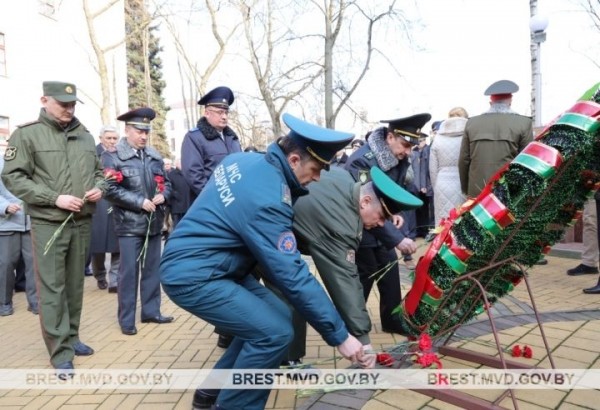 В Бресте почтили память погибших при исполнении сотрудников милиции
