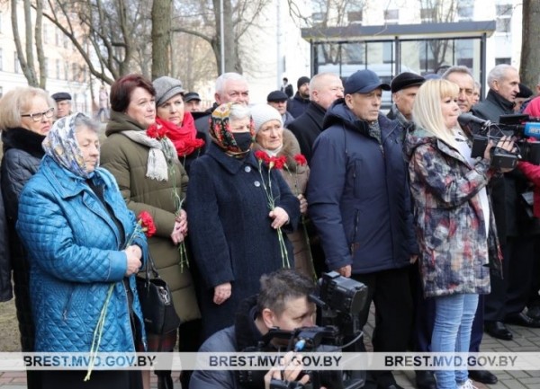 В Бресте почтили память погибших при исполнении сотрудников милиции
