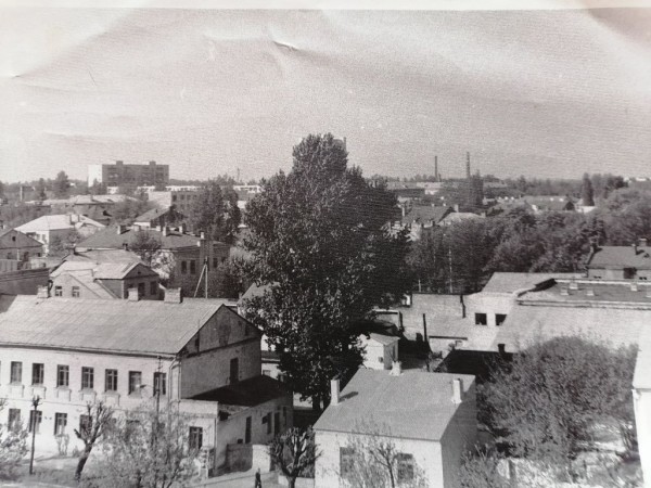 Вид из окна многоэтажки на ул. Советской в Бресте. 1986 год
             
                Вид из окна многоэтажки на ул. Советской в Бресте. 1986 год