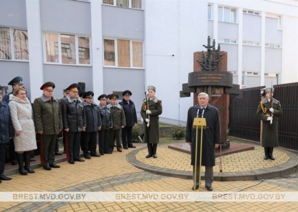В Бресте почтили память погибших при исполнении сотрудников милиции