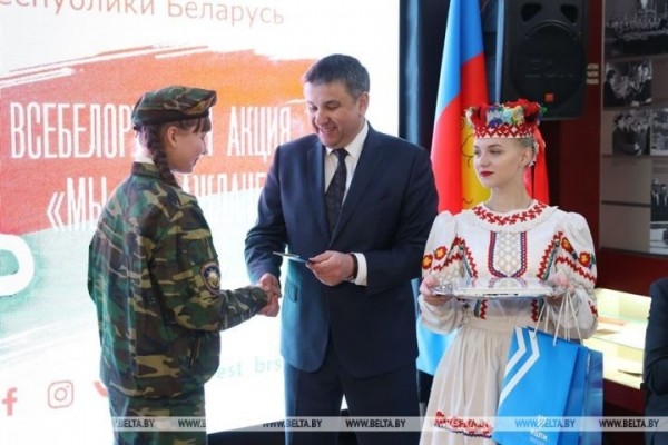 Более 20 талантливых школьников области получили паспорта в Брестской крепости