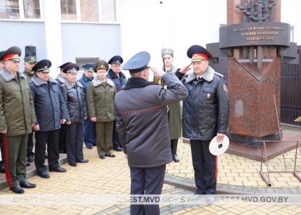 В Бресте почтили память погибших при исполнении сотрудников милиции