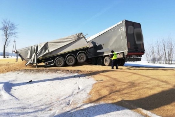 В Польше в ДТП с двумя фурами погиб водитель из Беларуси В Польше в ДТП с двумя фурами погиб водитель из Беларуси