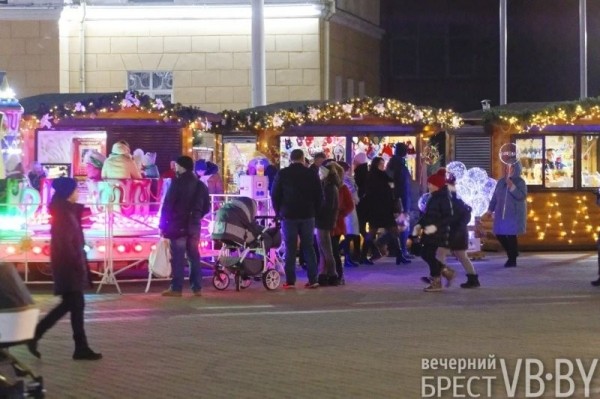 Предновогодний Брест. Фоторепортаж