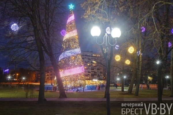 Предновогодний Брест. Фоторепортаж