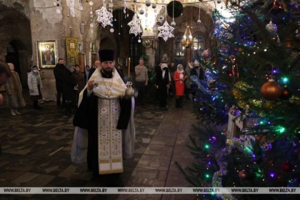 Праздничное богослужение в честь Рождества Христова в Свято-Николаевском гарнизонном соборе в Бресте