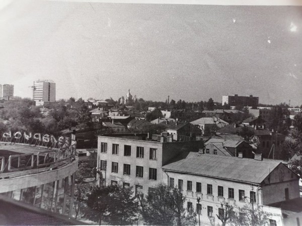 Вид из окна многоэтажки на ул. Советской в Бресте. 1986 год
             
                Вид из окна многоэтажки на ул. Советской в Бресте. 1986 год