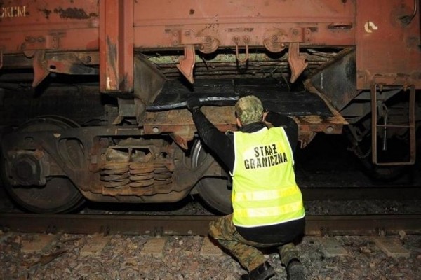 Задержана преступная группа занимавшаяся контрабандой сигарет через границу в поездах Задержана преступная группа занимавшаяся контрабандой сигарет через границу в поездах