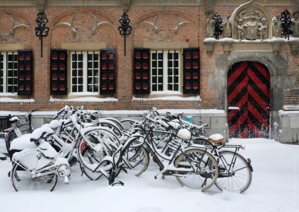 «Сильнейший за последние 10 лет снежный шторм»: Европу завалило снегом, синоптики пугают и небывалыми морозами