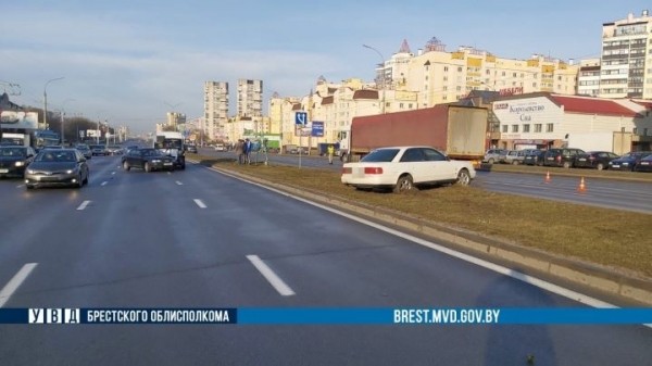 Автокресло защитило ребёнка от травм. Подробности ДТП на Московской в Бресте