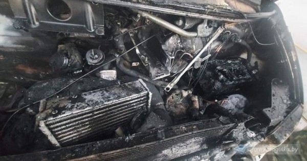 В Лунинце загорелся «Фольксваген» В Лунинце загорелся «Фольксваген»