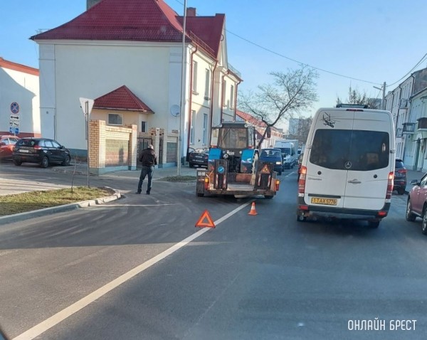 В Бресте на ул. Орджоникидзе произошло ДТП с участием такси
В Бресте на ул. Орджоникидзе произошло ДТП с участием такси