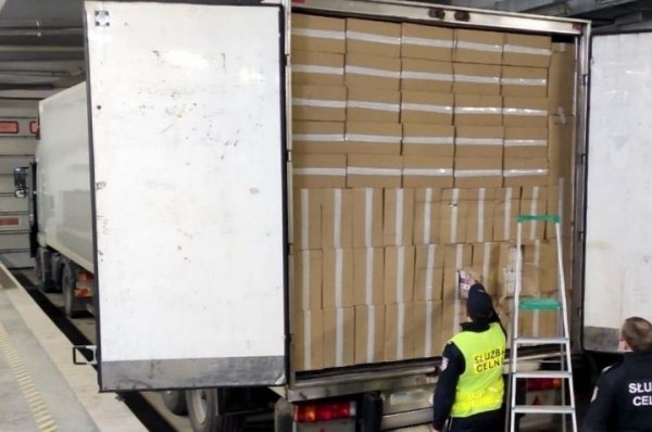 «2,5 млн долларов». Очередная фура с контрабандными сигаретами из Беларуси задержана в Польше «2,5 млн долларов». Очередная фура с контрабандными сигаретами из Беларуси задержана в Польше