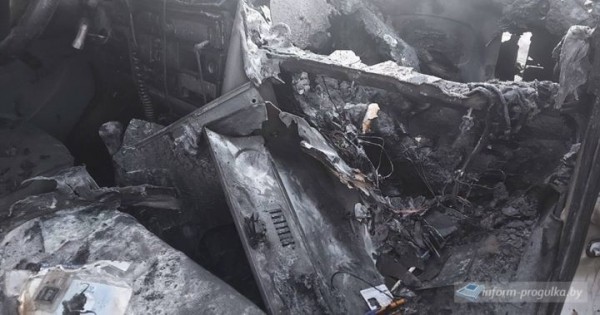 В Лунинце загорелся «Фольксваген» В Лунинце загорелся «Фольксваген»