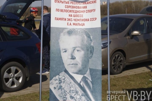 В Бресте и районе вовсю гоняли велосипедисты. Фоторепортаж В Бресте и районе вовсю гоняли велосипедисты. Фоторепортаж
