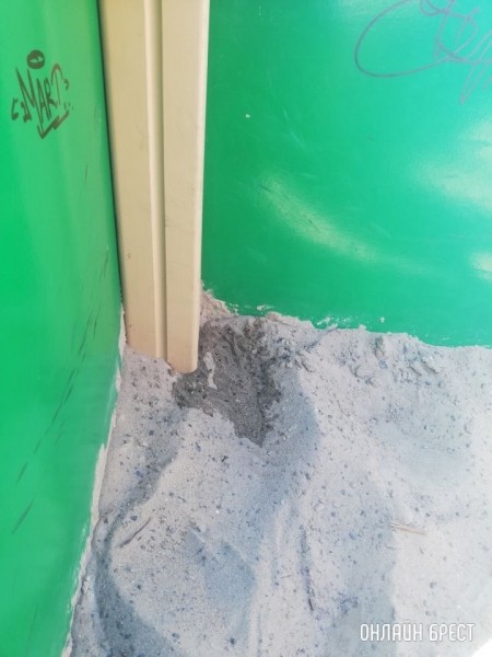 
                Парк 1000-летия в Бресте. Родители, объясните своим детям, что нельзя справлять нужду в песочнице
            