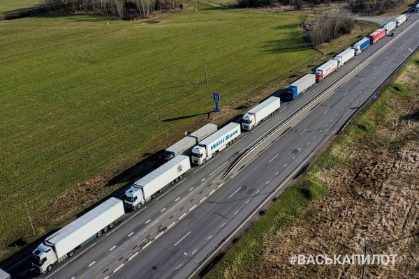 В Бресте на границе с Польшей большая очередь из фур
             
                В Бресте на границе с Польшей большая очередь из фур