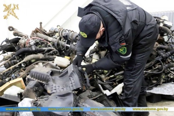 Брестские таможенники обнаружили марихуану среди автозапчастей в грузовике из Нидерландов Брестские таможенники обнаружили марихуану среди автозапчастей в грузовике из Нидерландов