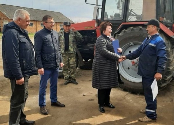 В Брестской области чествуют лидеров посевной В Брестской области чествуют лидеров посевной
