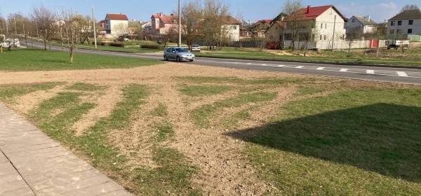 «Будете мешать – вызовем милицию». Чем закончилась борьба жителей многоэтажек за проезд в свой двор