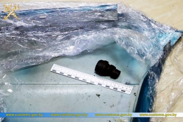 Брестские таможенники обнаружили марихуану среди автозапчастей в грузовике из Нидерландов Брестские таможенники обнаружили марихуану среди автозапчастей в грузовике из Нидерландов