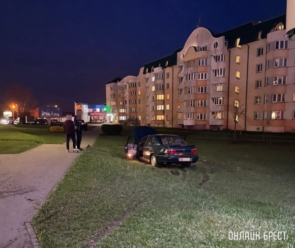 В Бресте на Московской автомобиль попал в ДТП
             
                В Бресте на Московской автомобиль попал в ДТП