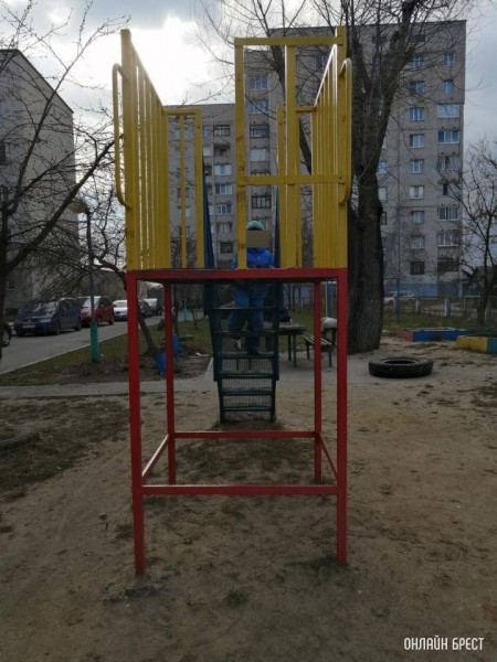 Вот такая горка на Берёзовке в Бресте
Вот такая горка на Берёзовке в Бресте