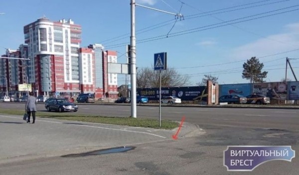 Велосипедист показал опасное место на Московской в Бресте. Это связано с электросамокатами Велосипедист показал опасное место на Московской в Бресте. Это связано с электросамокатами