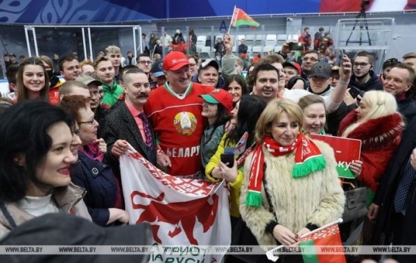 Хоккейная команда Лукашенко разгромила сборную Брестской области в первом матче финальной серии Хоккейная команда Лукашенко разгромила сборную Брестской области в первом матче финальной серии