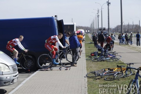 В Бресте и районе вовсю гоняли велосипедисты. Фоторепортаж В Бресте и районе вовсю гоняли велосипедисты. Фоторепортаж