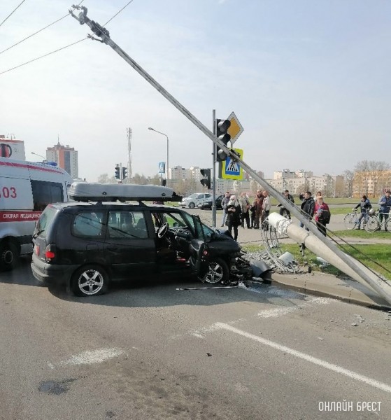 В Бресте на проспекте Республики сбили столб
В Бресте на проспекте Республики сбили столб