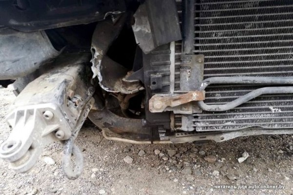 Драматичная авария в центре Гродно: можно было бы списать на скорость, но у водителя претензии к шиномонтажу Драматичная авария в центре Гродно: можно было бы списать на скорость, но у водителя претензии к шиномонтажу