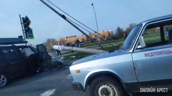 В Бресте на проспекте Республики сбили столб
В Бресте на проспекте Республики сбили столб