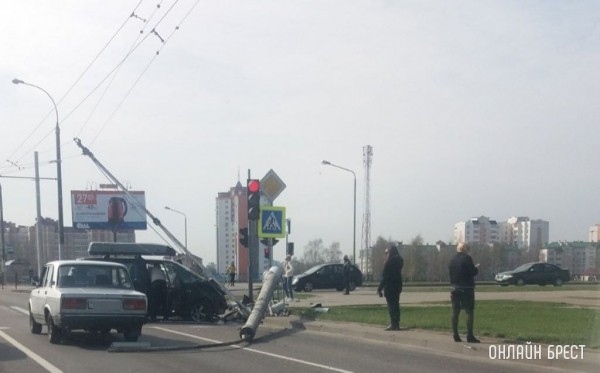 В Бресте на проспекте Республики сбили столб
В Бресте на проспекте Республики сбили столб