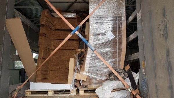 Белорусские сигареты на 1 млн евро перехватили в Литве Белорусские сигареты на 1 млн евро перехватили в Литве