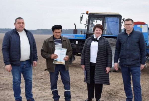 В Брестской области чествуют лидеров посевной В Брестской области чествуют лидеров посевной