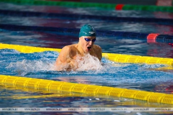 Открытый чемпионат Беларуси по плаванию проходит в Бресте. Фоторепортаж