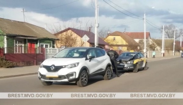 В Барановичах таксист с 3,5 промилле алкоголя спешил на заказ, но попал в ДТП В Барановичах таксист с 3,5 промилле алкоголя спешил на заказ, но попал в ДТП