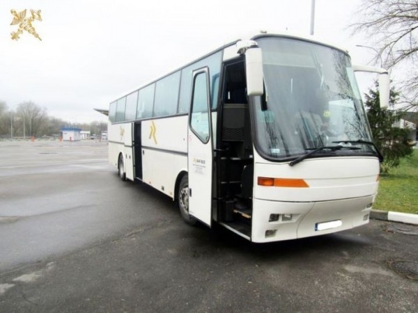 Брестские таможенники изъяли машину и автобус из-за спрятанных в тайниках товаров Брестские таможенники изъяли машину и автобус из-за спрятанных в тайниках товаров