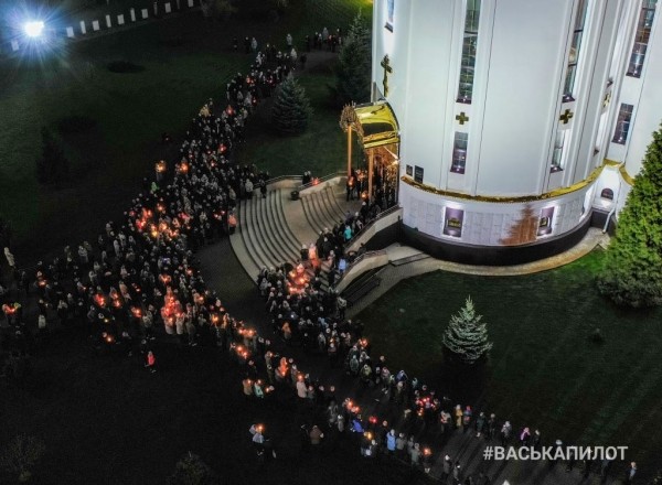 Брестчане празднуют Воскресение Христово
             
                Брестчане празднуют Воскресение Христово